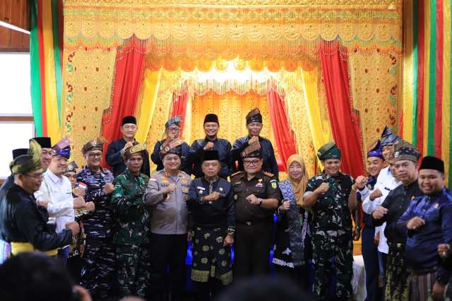 Bupati Asmar Hadiri Majelis Silaturahim Kebudayaan dan Zikir Akbar di Meranti
