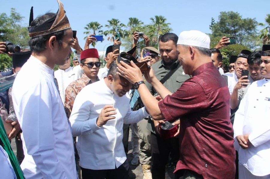 Bupati Inhil Sambut Gubernur Riau saat Hadiri Istighosah Gema Muharram di Tembilahan