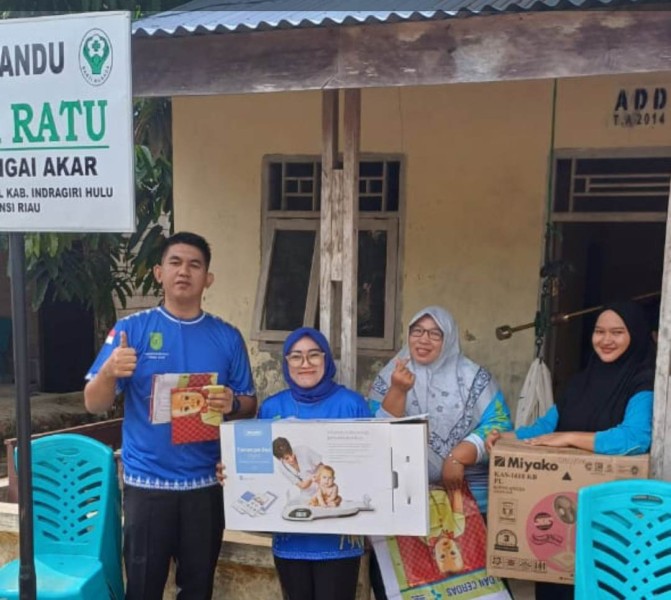 Warga Antusias, Kades Mustakim Serahkan Alat Canggih untuk Posyandu