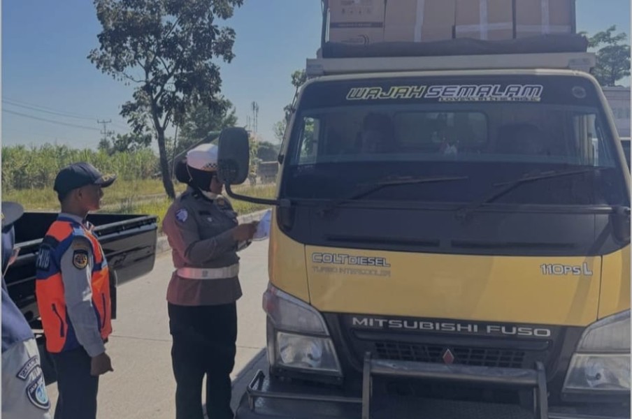 80 Truk ODOL Langgar Jam Jam Operasional di Pekanbaru Ditilang