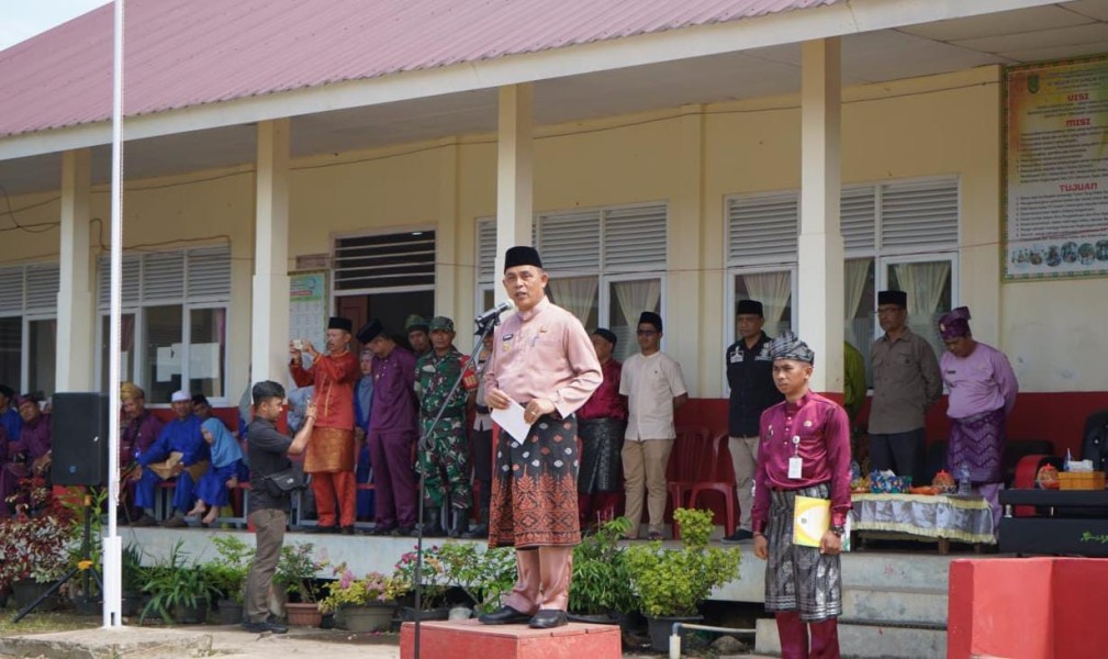 Bupati Inhil Tegaskan Komitmen Lanjutkan Pembangunan Jalan Antar Kecamatan