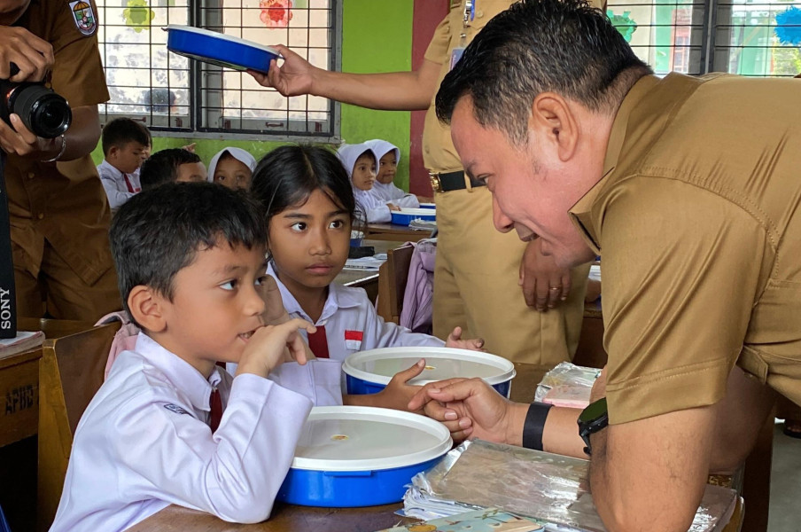Wabup Husni Thamrin Tinjau Pelaksanaan Makan Bergizi Gratis di Pangkalan Kerinci