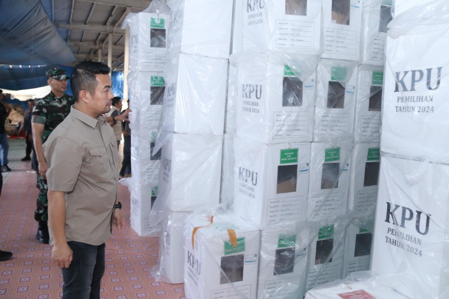 Tinjau Logistik Pilkada di Gudang KPU Usai Pemungutan Suara, Pj Wako Pekanbaru: Situasi Tetap Kondusif Setelah Pilkada