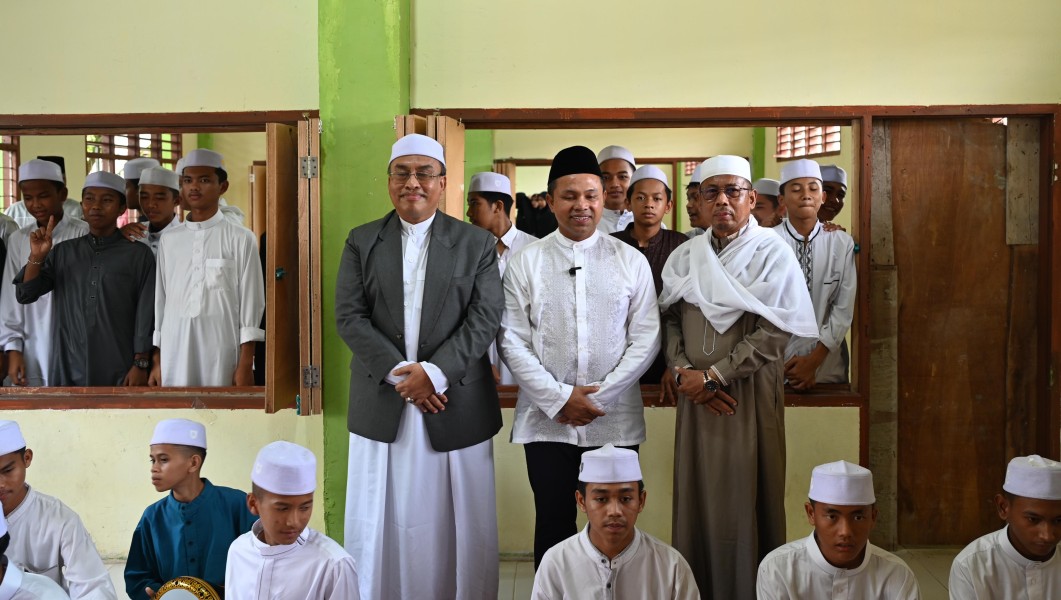 Kunjungi Ponpes Dalur Qur'an, Abdul Wahid Didoakan Abuya Kariman