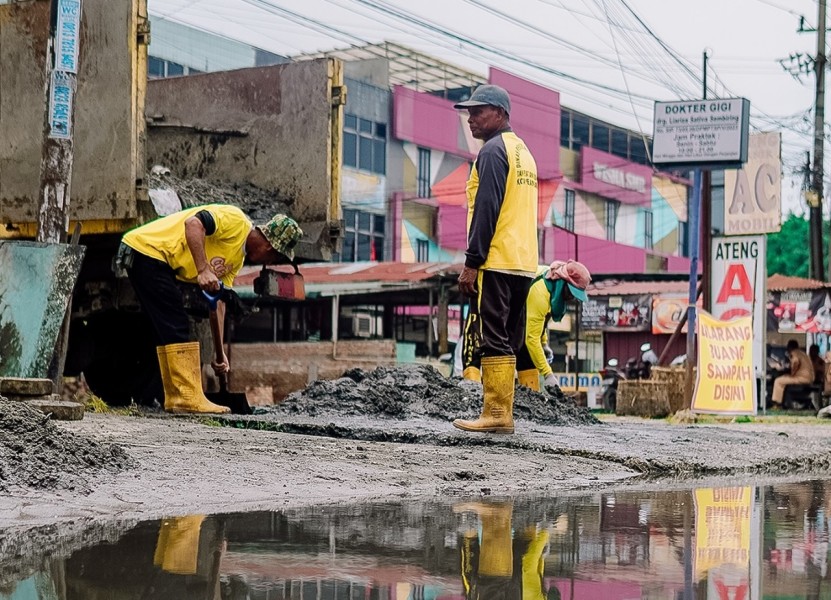 Saluran Drainase Tersumbat, Tim Gabungan OP SDA Turun Melaksanakan Normalisasi di HR Soebrantas