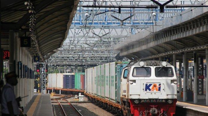 KAI Logistik Percepat Pengiriman Barang Rute Bandung-Surabaya menjadi Satu Hari