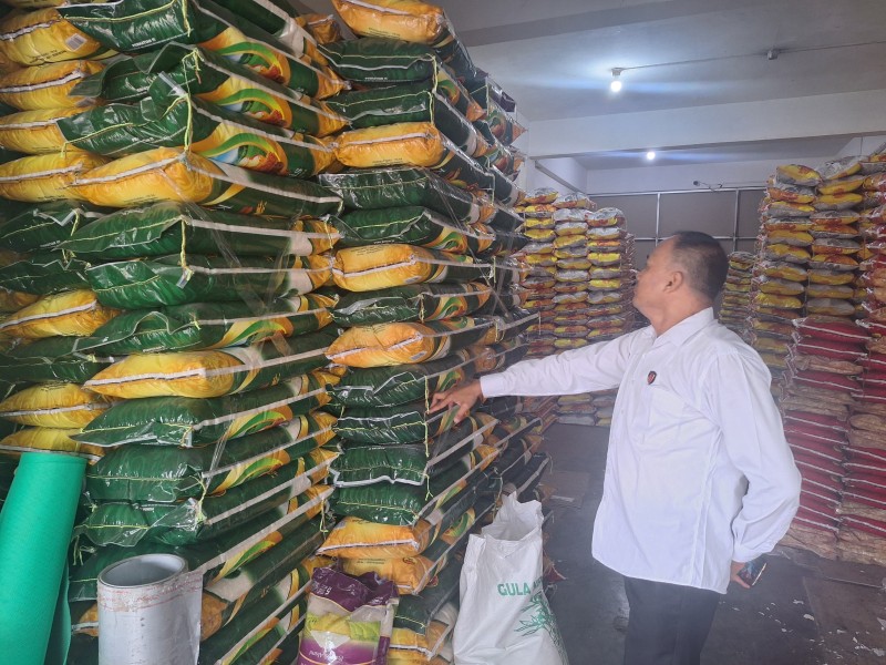 Kapolsek Pulau Burung Ingatkan Masyarakat Hindari Panic Buying demi Stabilitas Pasar