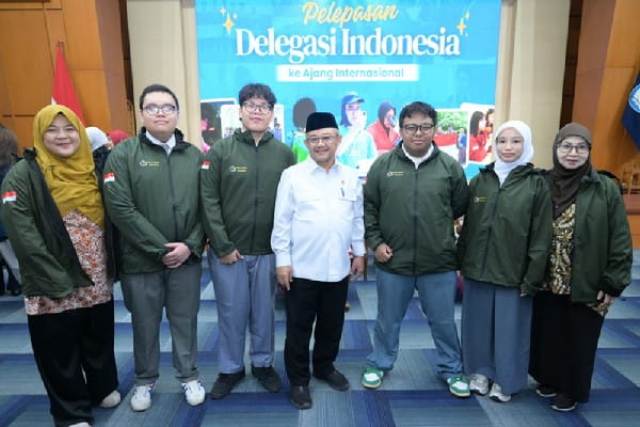 Mendikdasmen Lepas Dua Siswa MAN 1 Pekanbaru ke Olimpiade Sains Internasional
