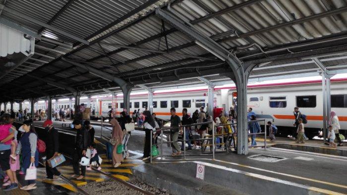 Peningkatan Penumpang Kereta Api selama Libur Nataru di Daop 9 Jember Capai 10 Persen