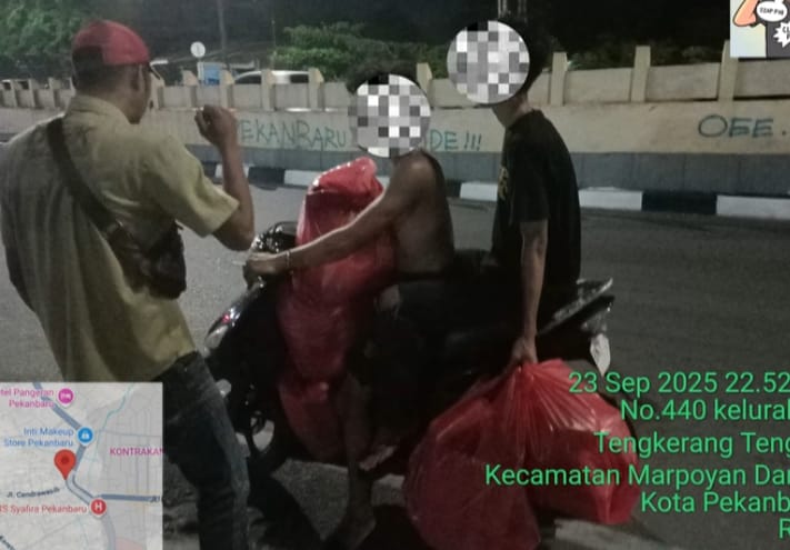 Tangkap Dua Warga Buang Sampah Sembarangan, DLHK Pekanbaru Berikan Sanksi