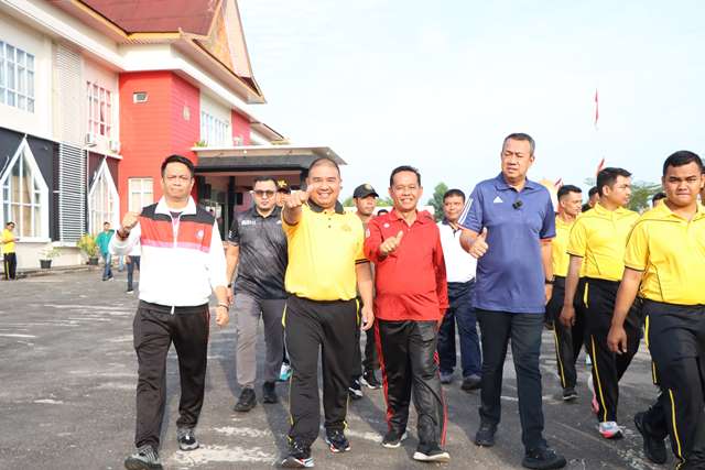 Hari Bhayangkara Ke-79, Polres Meranti Gelar Olahraga Bersama TNI Polri dan Serahkan Bibit Pohon