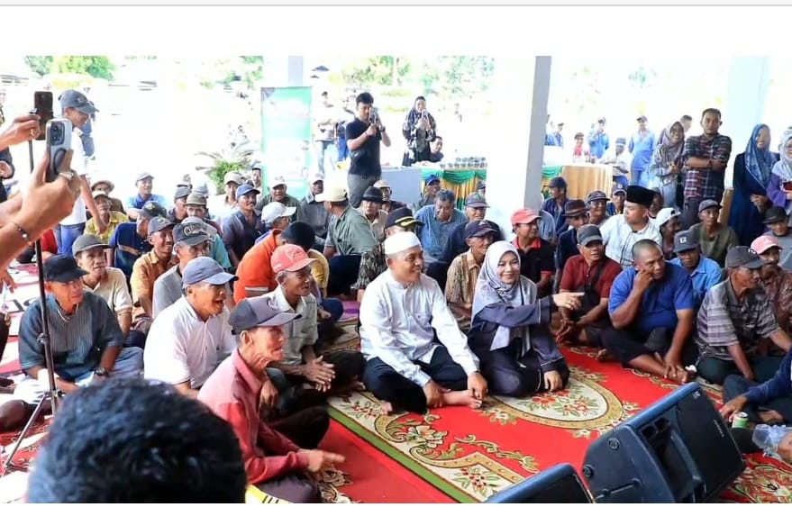 Tukang Becak Penyapu Jalan dan Penambang Pompong Berhariraya ke Rumdis Bupati Inhil