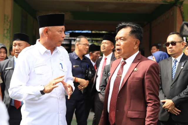 Pasca Musibah Kebakaran Gedung SMA Negeri 1 Selatpanjang Bupati Asmar Pastikan Proses Belajar Mengajar Tetap Berjalan