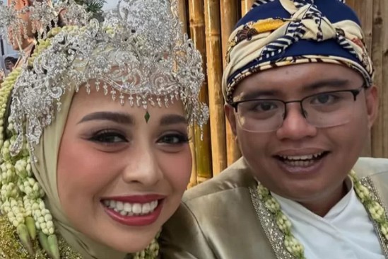 Putri Karlina Bersujud di Rumah Duka, Minta Maaf Soal Tragedi di Pernikahannya