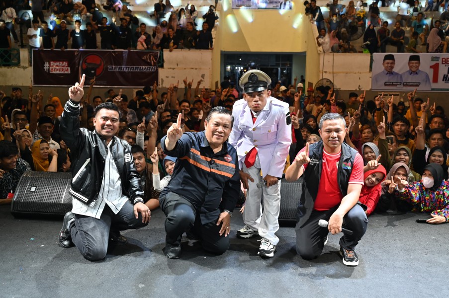 Puluhan Ribu Warga Rumbai Pekanbaru Hadiri Kampanye Abdul Wahid-SF Hariyanto