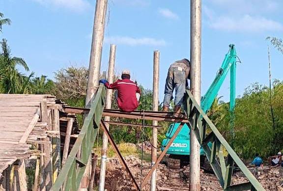 PT RSUP Bangun Jembatan di Desa Danai Pulau Burung