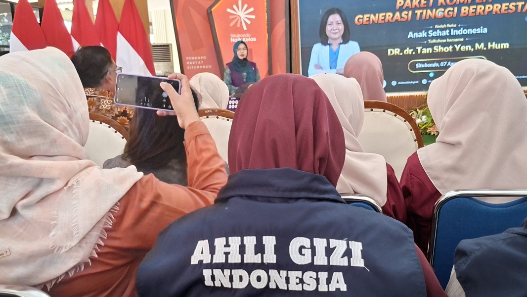 TP PKK Situbondo Undang Tan Shot Yen, Mbak Una Ajak Orang Tua Wujudkan Generasi Bebas Stunting