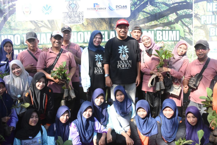 PKK Situbondo Tanam Puluhan Ribu Pohon, Mbak Una: Kita Selamatkan Bumi