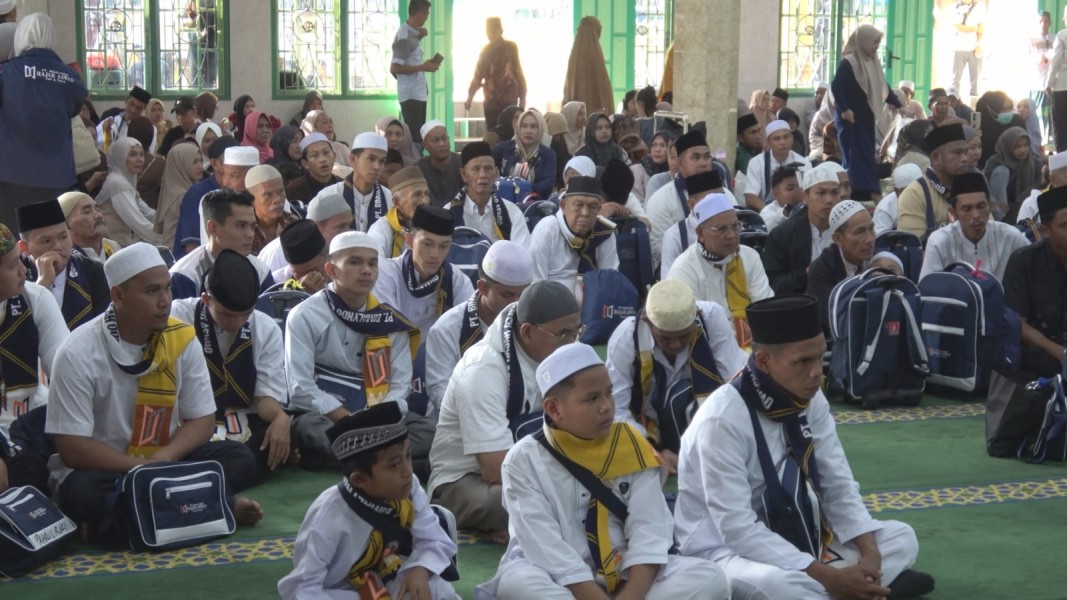 Bupati Herman Lepas 131 Jamaah Umrah PT Bimalyndo Hajar Aswad, Pesankan Jaga Kesehatan dan Doakan Daerah