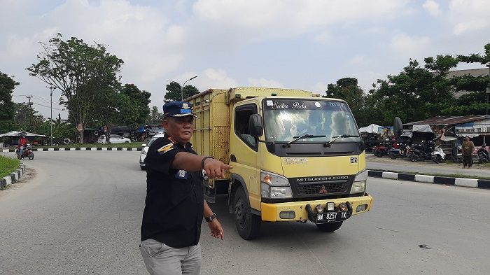 Razia di Air Hitam, Tim Gabungan Pekanbaru Tindak Puluhan Truk Bertonase Besar hingga ODOL Ditilang