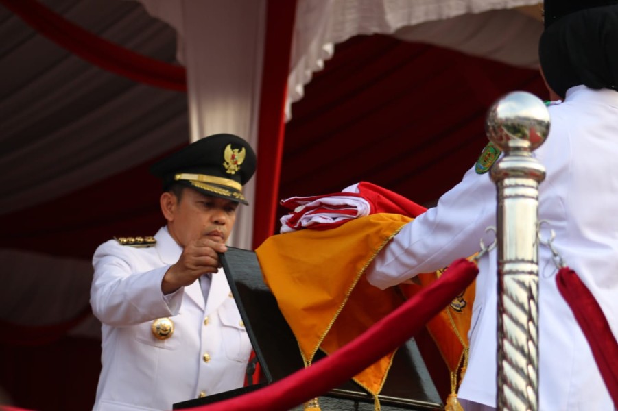 Pj Bupati Erisman Yahya Pimpin Upacara Penurunan Bendera HUT KE-79 RI