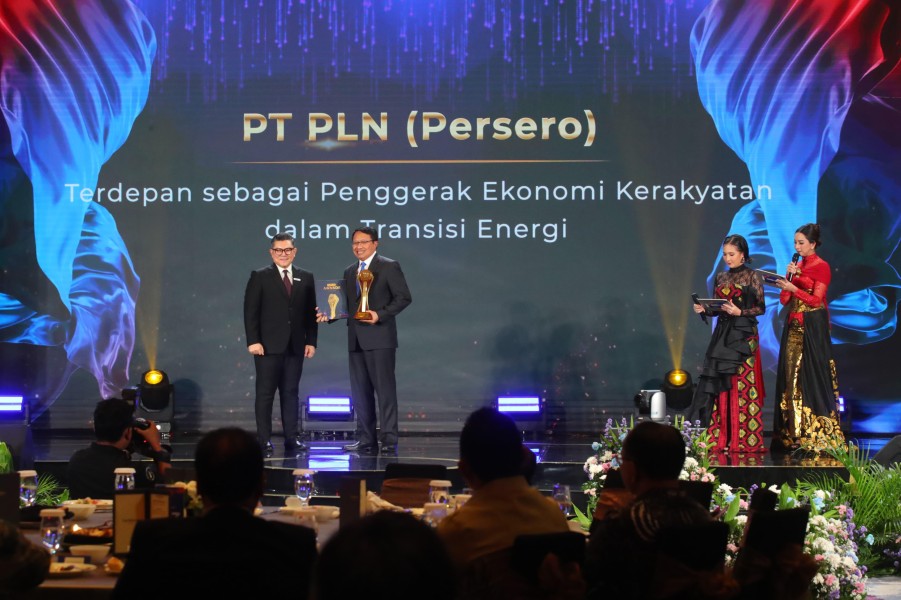 Menjadi Penggerak Ekonomi Kerakyatan dalam Transisi Energi, PLN Sabet Penghargaan di Detikcom Awards 2024