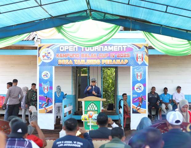 Bupati Meranti Tinjau Jalan Rusak dan Buka Turnamen Sepak Bola Kampung Balak Cup IV 2025