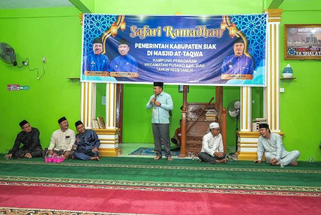 Safari Ramadan di Pusako Husni Merza Serahkan Santunan Anak Yatim dan Paket Ramadan Bahagia BAZnas Siak