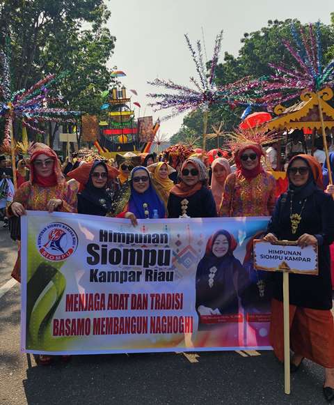 Angkat Budaya Lokal, Himpunan Siompu Kampar Tampil di Carnaval Budaya Riau