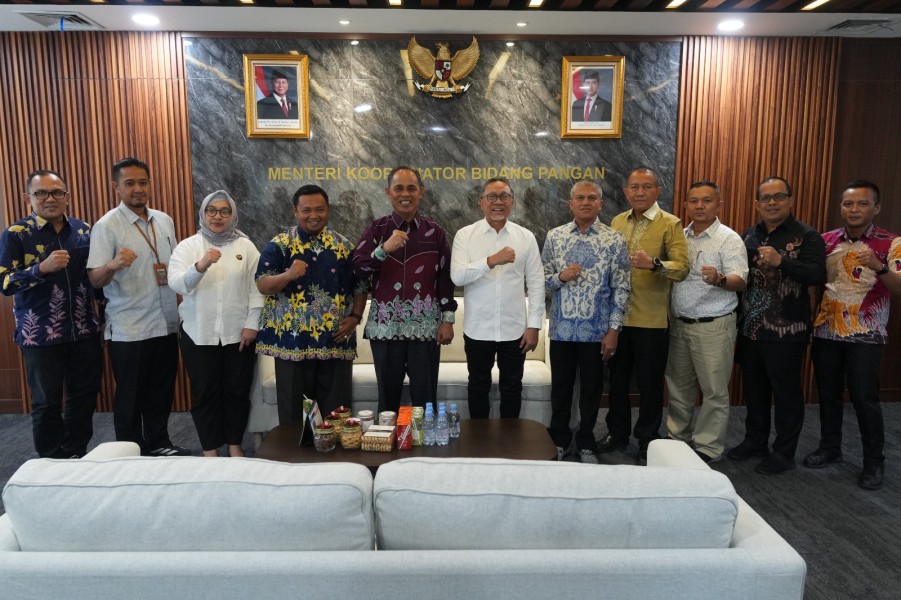 Temui Menko Pangan Zulhas, Bupati Inhil Paparkan Potensi “Negeri Hamparan Kelapa Dunia” dan Dorong Penetapan Harga Minimum Kelapa