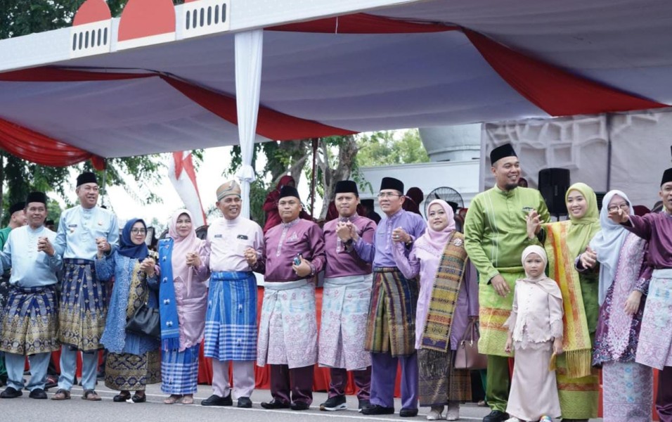 Bupati Inhil Hadiri Pawai Ta’aruf MTQ ke-43 Provinsi Riau di Bengkalis