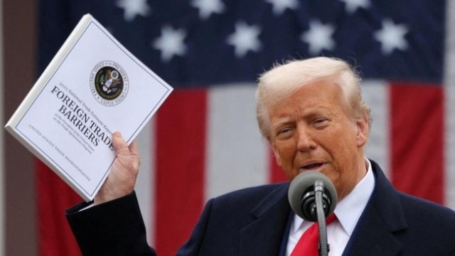 Trump Naikkan Tarif Impor China Jadi 245 Persen