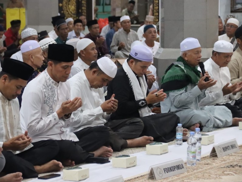 Bupati Inhil Hadiri Peringatan Nuzulul Quran di Masjid Agung Al Huda Tembilahan