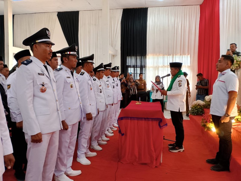 Kukuhkan Jabatan Kades dan BPD Kecamatan Kerumutan, Bupati Zukri Pesan Turunkan Angka Kemiskinan