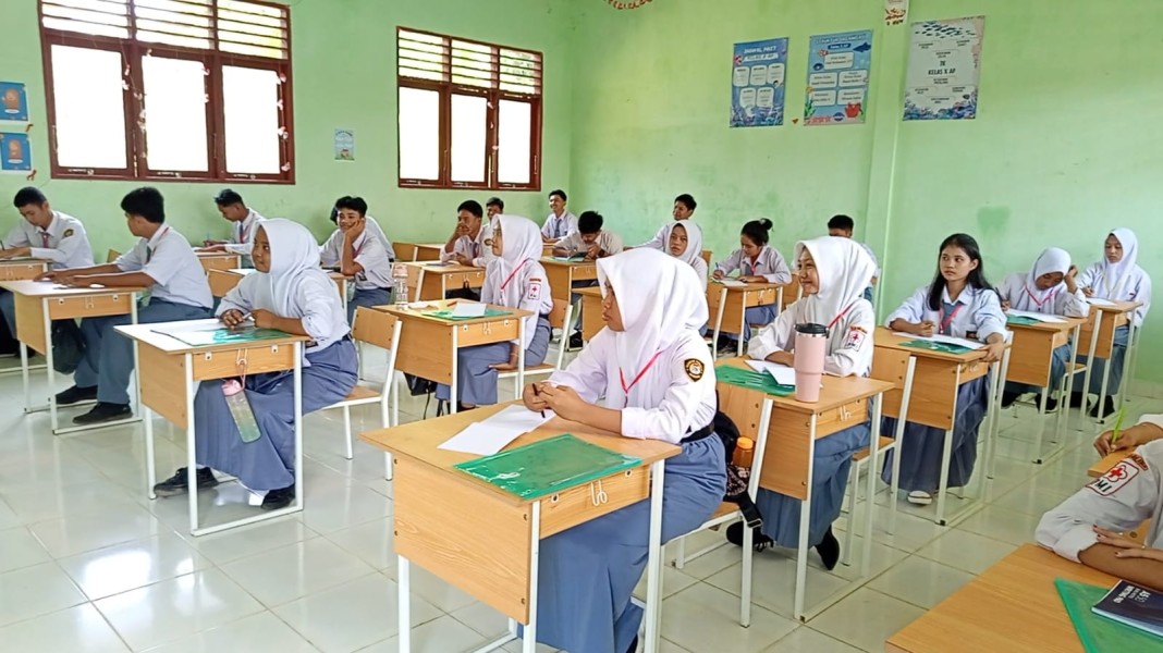 Penerapan 5W+1H Jadi Fokus Pelatihan Jurnalistik di SMK Negeri 1 Kuala Cenaku