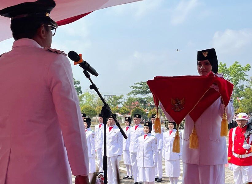 Khidmat Peringatan Detik-Detik Proklamasi ke-81 di Pelalawan: Bupati Zukri Tekankan Pentingnya Kerja Cerdas