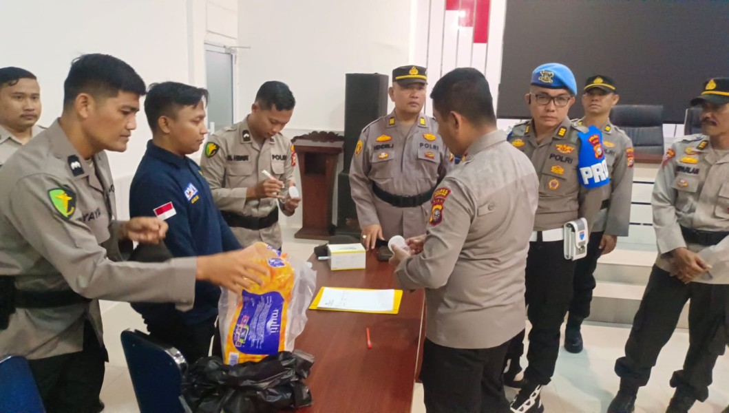 Mendadak Tegang, Anggota Polisi di Inhil Dites Urine Cek Hp Judol
