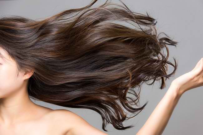 5 Cara Efektif Merawat Rambut agar Tetap Sehat dan Berkilau