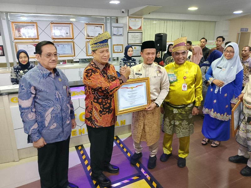 DPMPTSP Pekanbaru Raih Penghargaan Pelayanan Prima Enam Tahun Beruntun dari Kemenpan RB