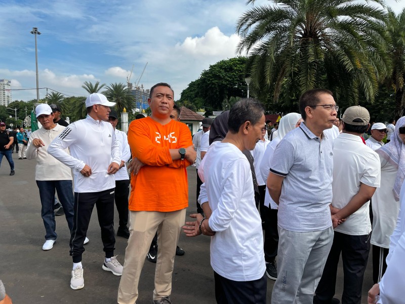 Bupati Terpilih Dikumpulkan di Monas, Mas Rio Konsisten Berkaus Orange