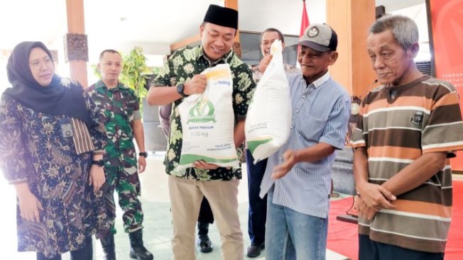 Pemkab Situbondo Salurkan Beras Bapang ke 70.193 KPM