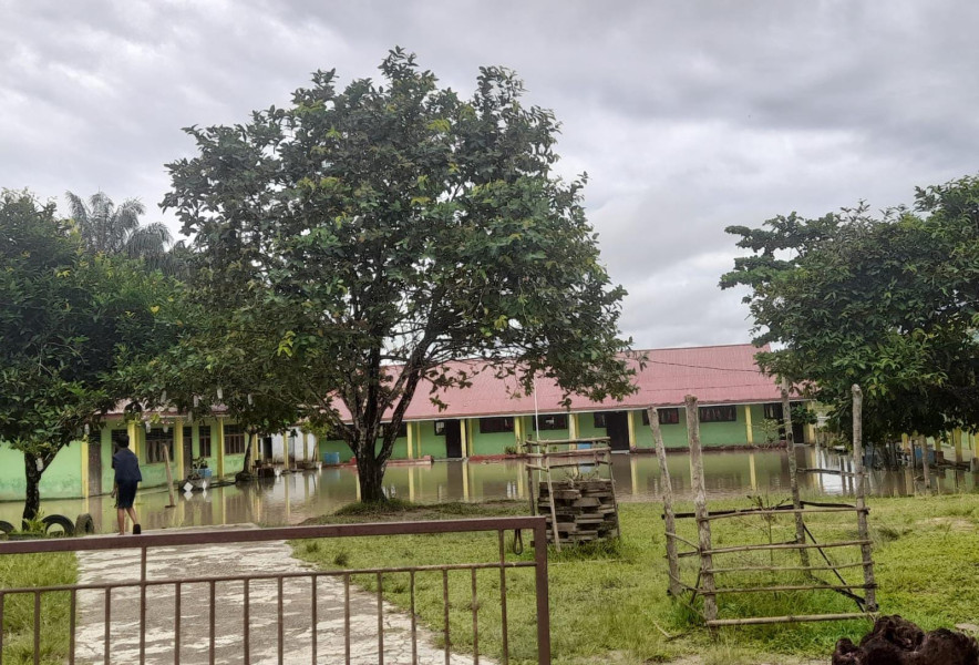 Banjir Luapan Sungai Indragiri Rendam 425 Rumah di Kecamatan Peranap, Inhu, Warga Diminta Waspada
