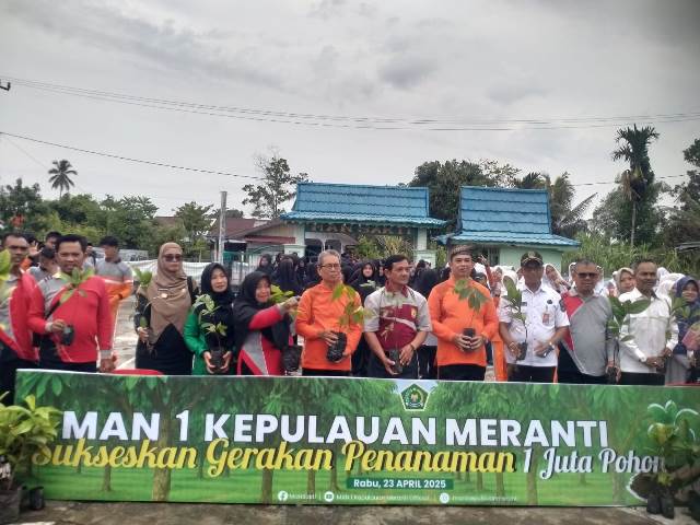 Terapkan Program Kemenag MAN 1 Meranti Gelar Penanaman 1 Juta Pohon Bersama Lembaga Adat