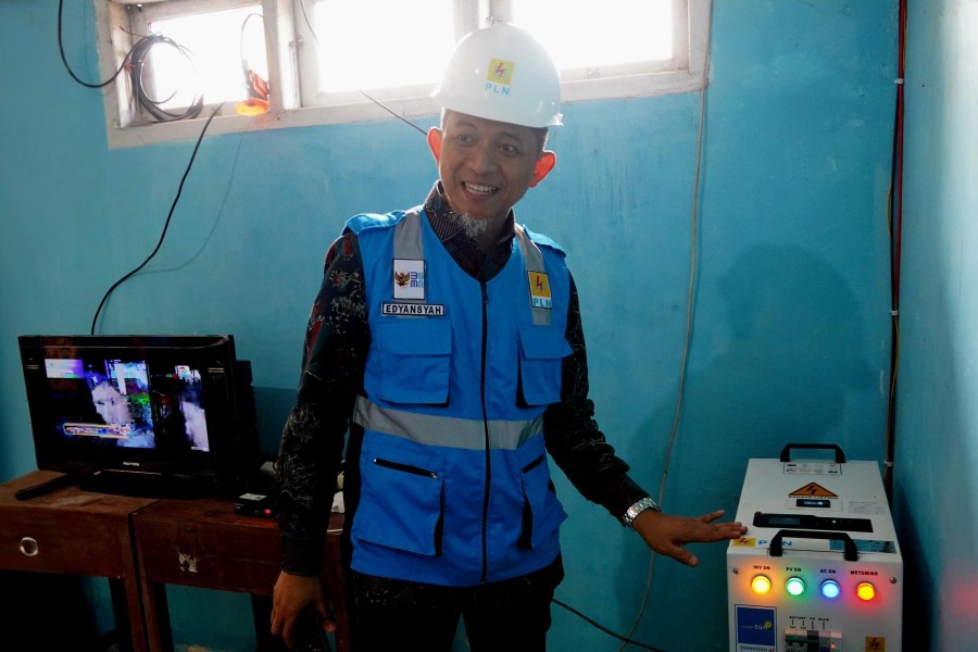 Listrik SuperSUN Hadir di Pulau Satangnga, Hidupkan Denyut Kehidupan Warga Listrik SuperSUN Hadir di Pulau Satangnga, Hidupkan Denyut Kehidupan Warga