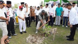 Tanam Bibit Matoa, Kemenag Riau Dukung Ekoteologi Program Prioritas Kementerian Agama