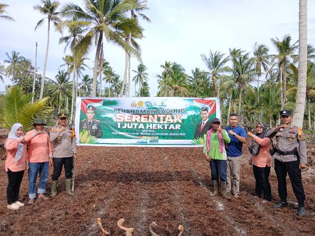 Dukung Ketahanan Pangan, Kapolsek Rangsang Hadiri Penanaman Bibit Jagung Di Desa Dwi Tunggal