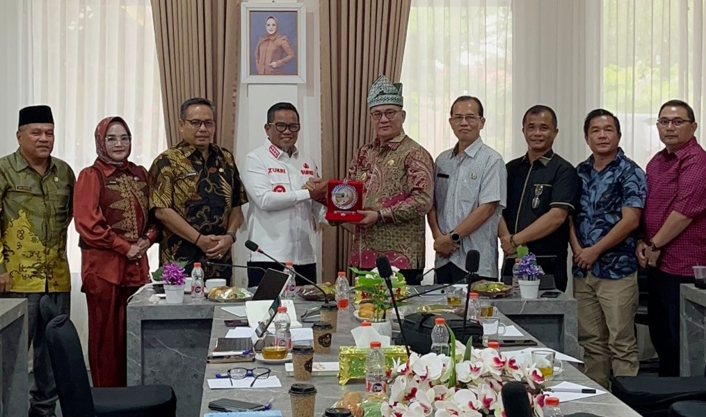 Terima Kunker Pemkab Nias Selatan, Bupati Zukri Beberkan Kunci Sukses Dongkrak PAD Pelalawan