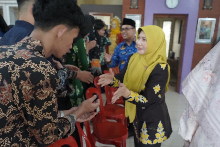 Finalis Bujang Dara Indragiri Hilir (Inhil) Tahun 2026, menyambangi Dewan Kerajinan Nasional Daerah (Dekranasda) Inhil yang terletak di Jalan M. Boya, Tembilahan, pada Rabu (17/6) pagi.