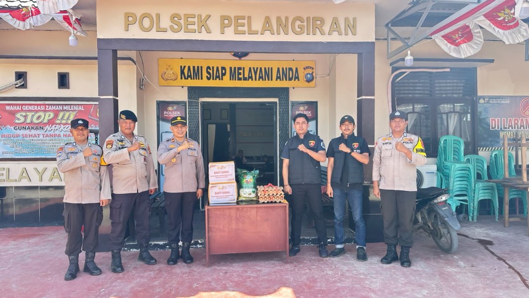 Wujud Kepedulian Polri Presisi, Polsek Pelangiran Salurkan Paket Sembako kepada Masyarakat Membutuhkan