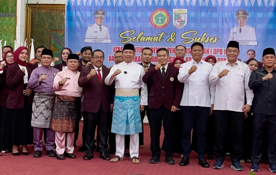 Hadir Pelantikan DPD PPNI Pelalawan 2026-2031, Wabup Husni Tamrin Tekankan Profesionalisme dan Etika Bermedsos